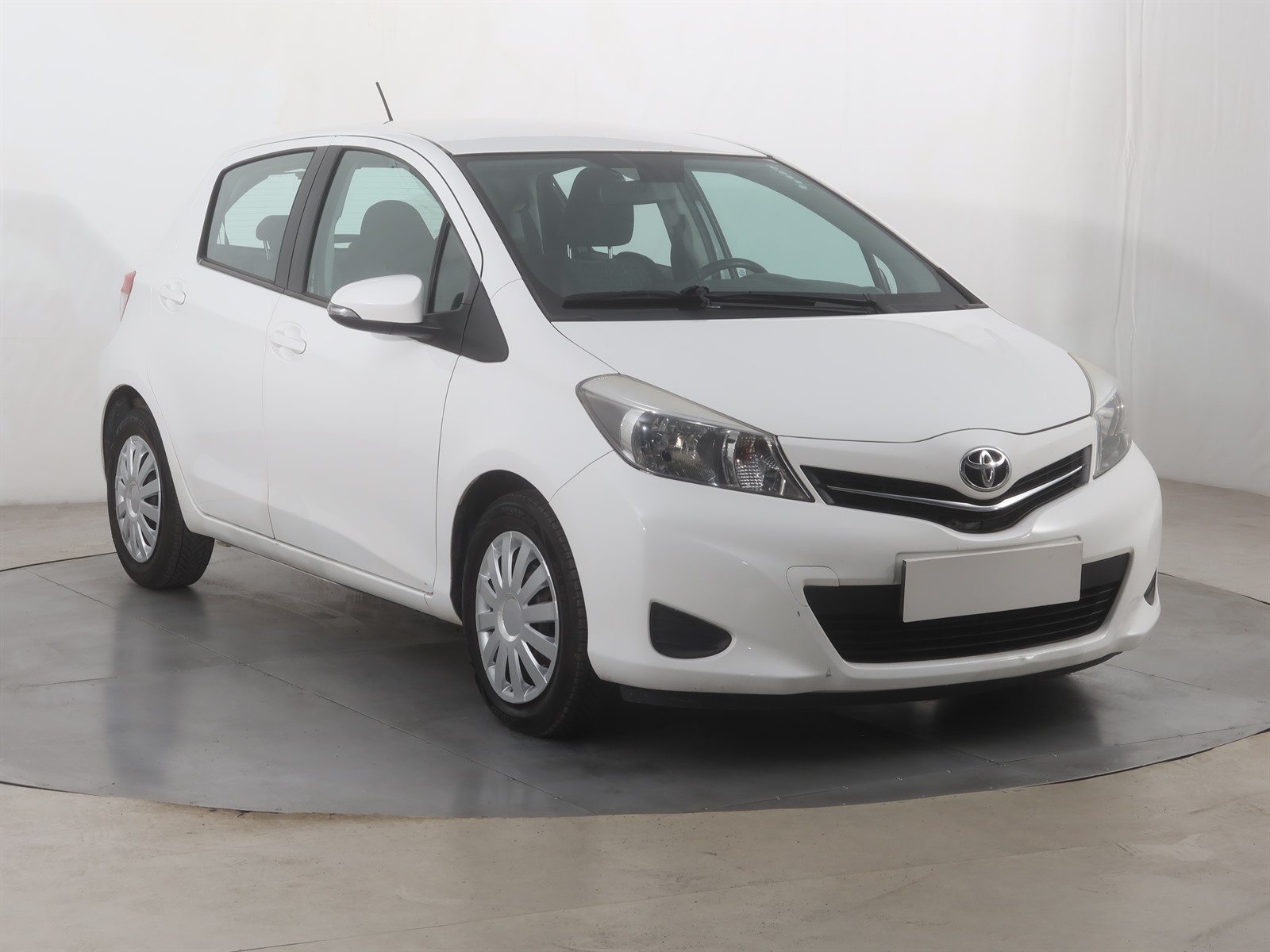 Toyota Yaris 1.0 VVT-i Hatchback 2013 - 1