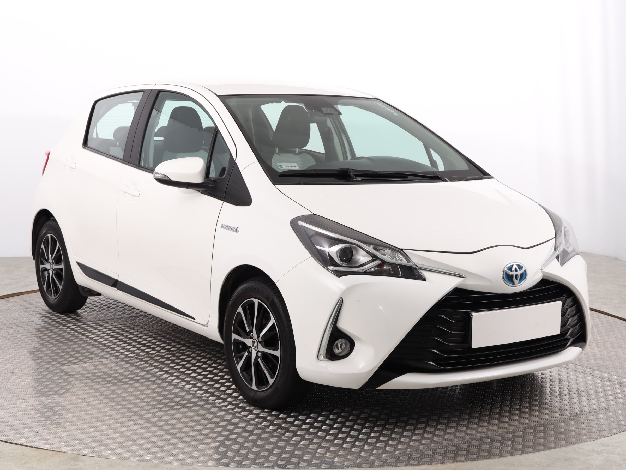 Toyota Yaris 1.5 VVT-i Hybrid Hatchback 2018 - 1