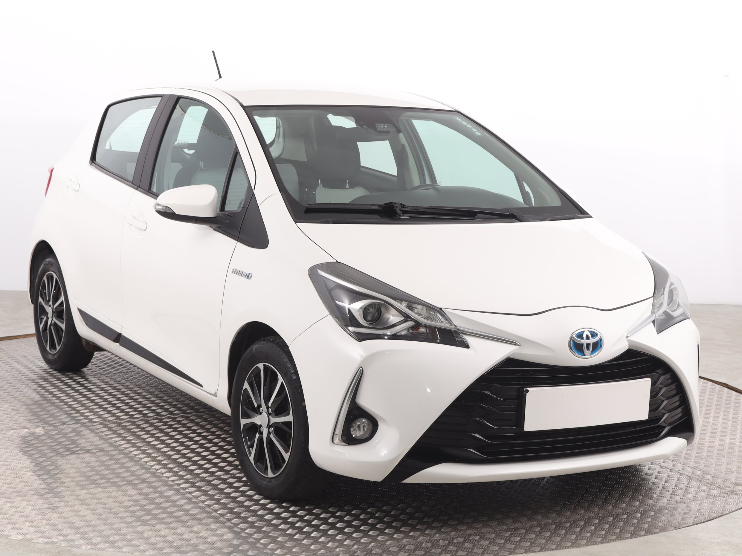 Toyota Yaris 1.5 VVT-i Hybrid Hatchback 2018 - 1