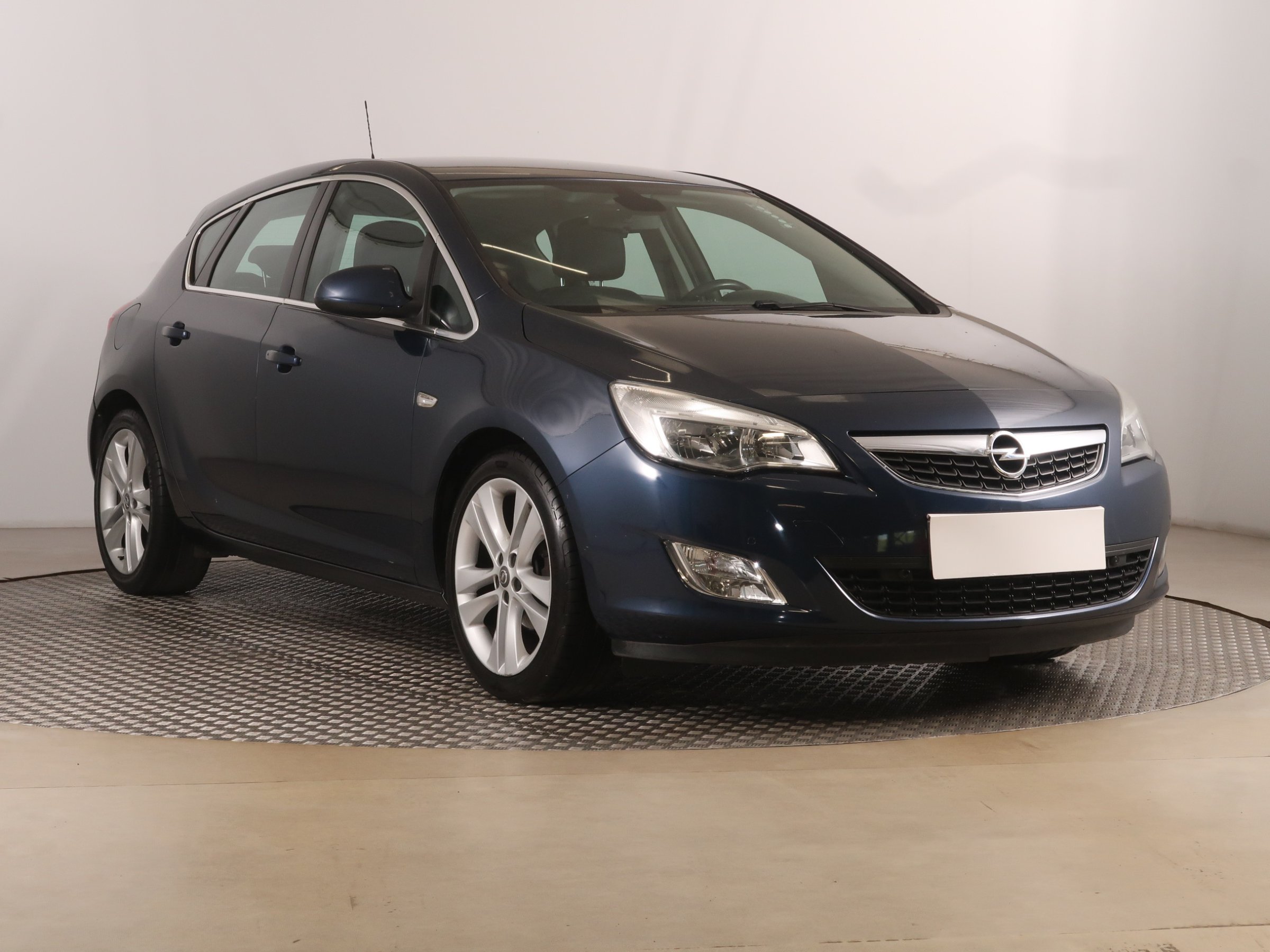 Opel Astra 1.6 Ecotec Hatchback 2010 - 1