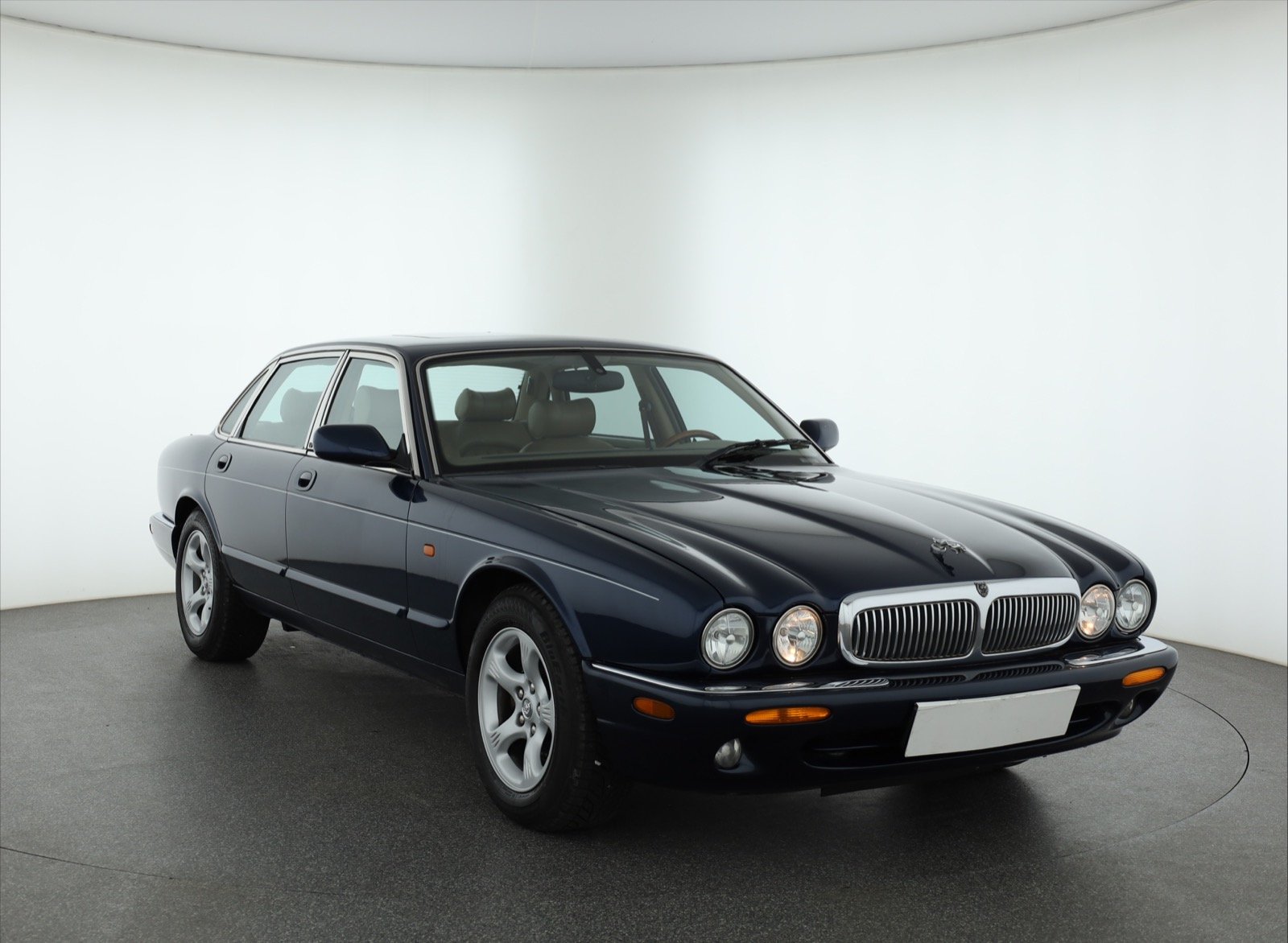 Jaguar XJ8 4.0 V8 Sedan 2000 - 1