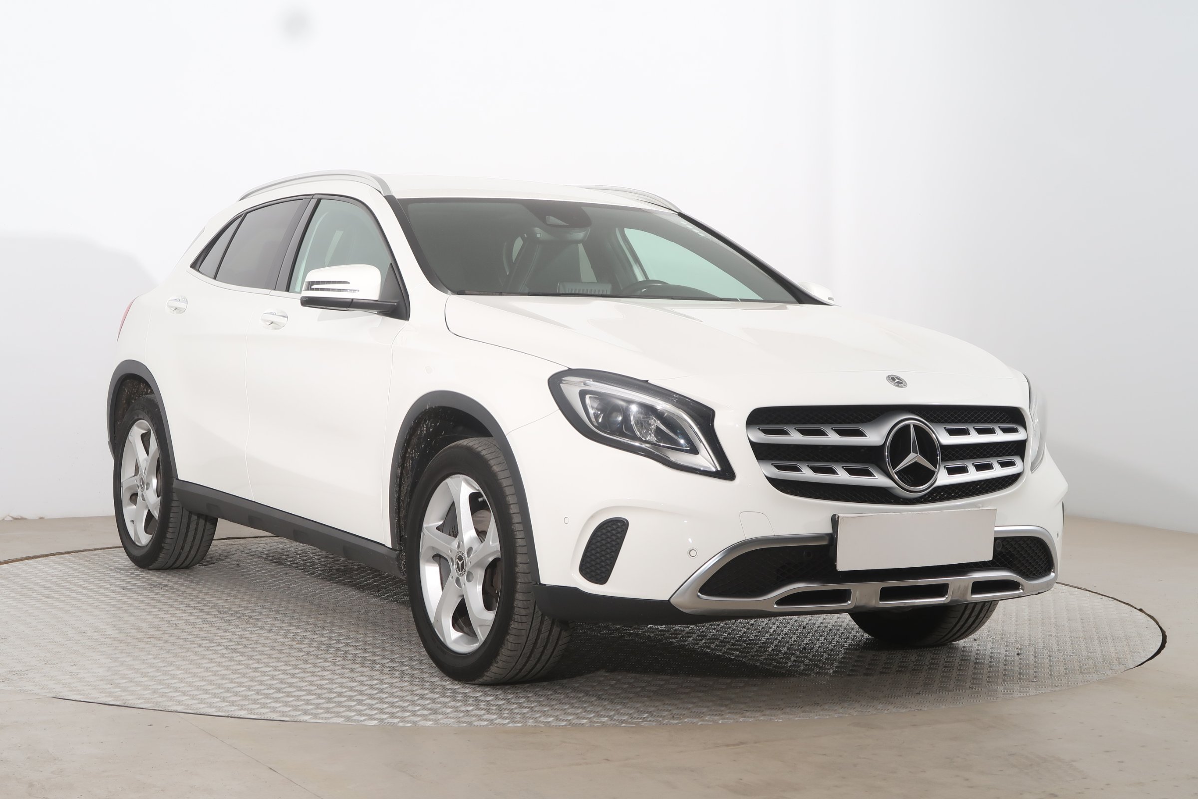 Mercedes-Benz GLA 200 SUV 2019 - 1