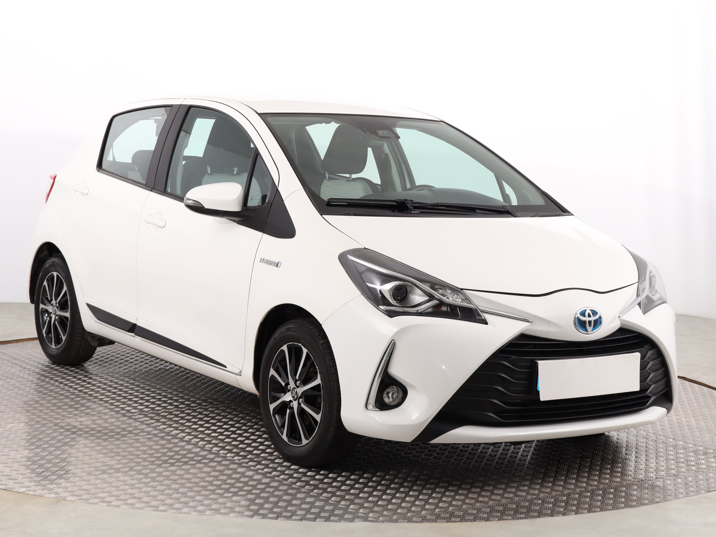 Toyota Yaris 1.5 VVT-i Hybrid Hatchback 2018 - 1