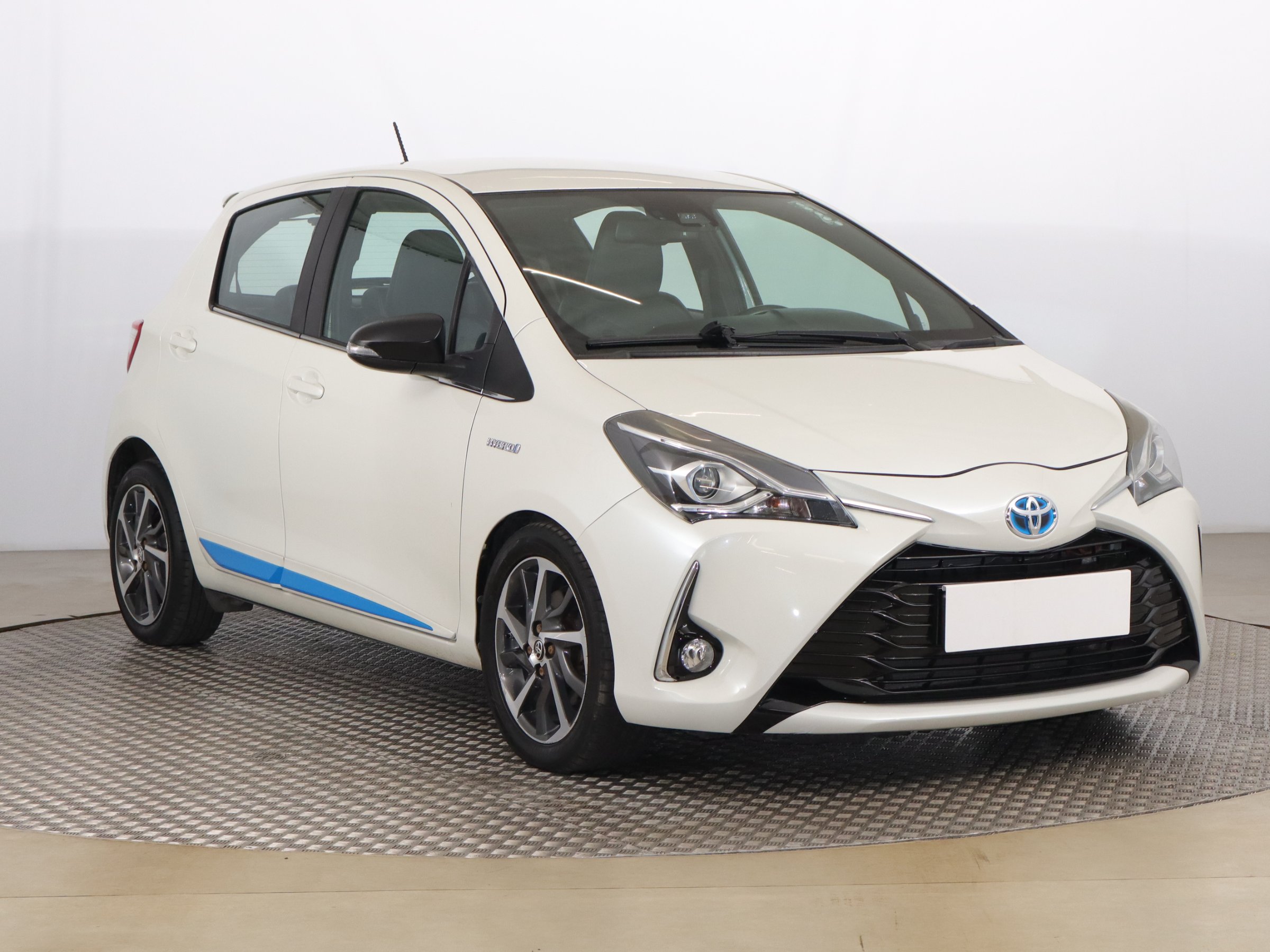 Toyota Yaris 1.5 VVT-i Hybrid Hatchback 2017 - 1