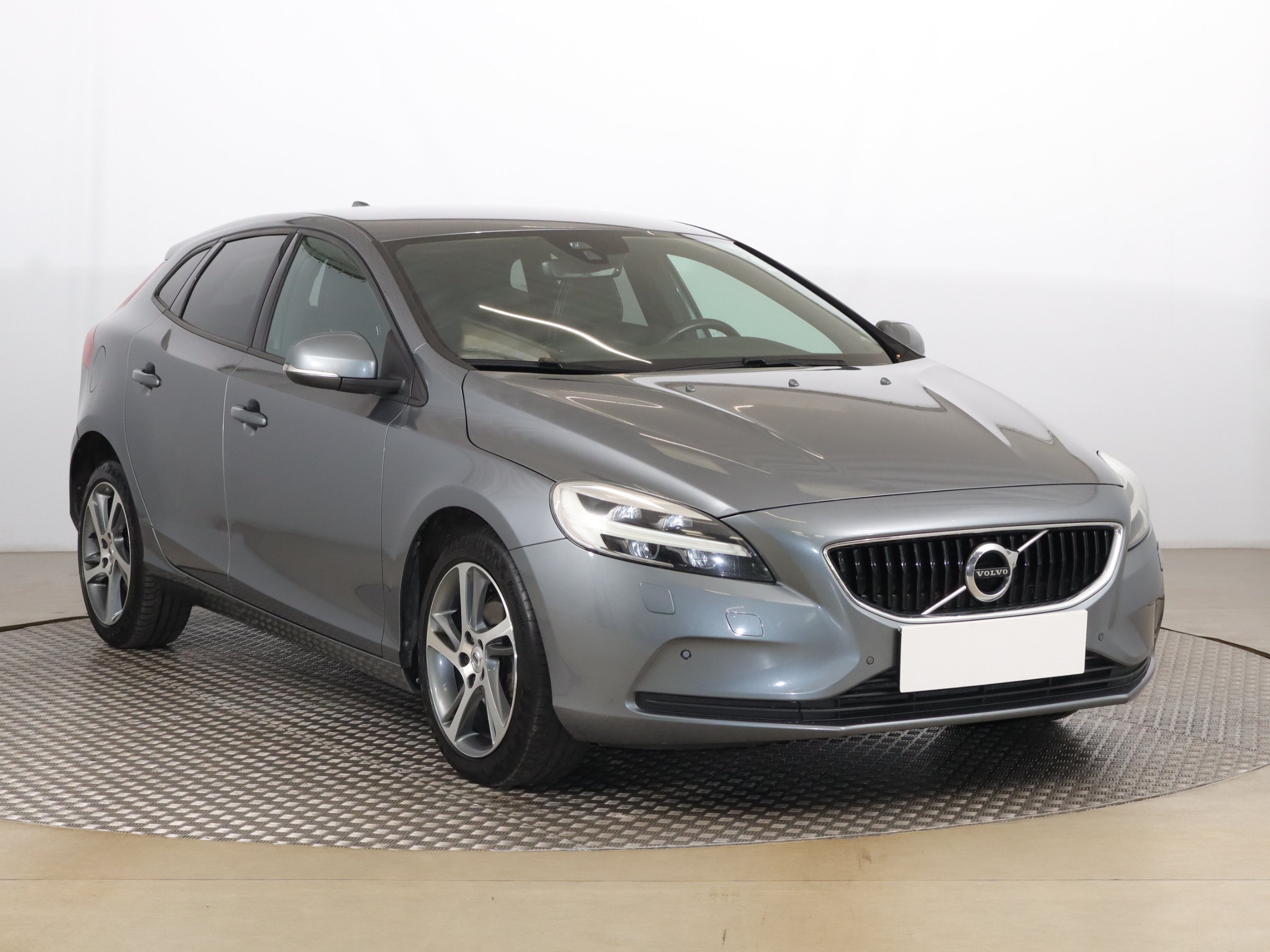 Volvo V40 2.0 D2 Hatchback 2016 - 1