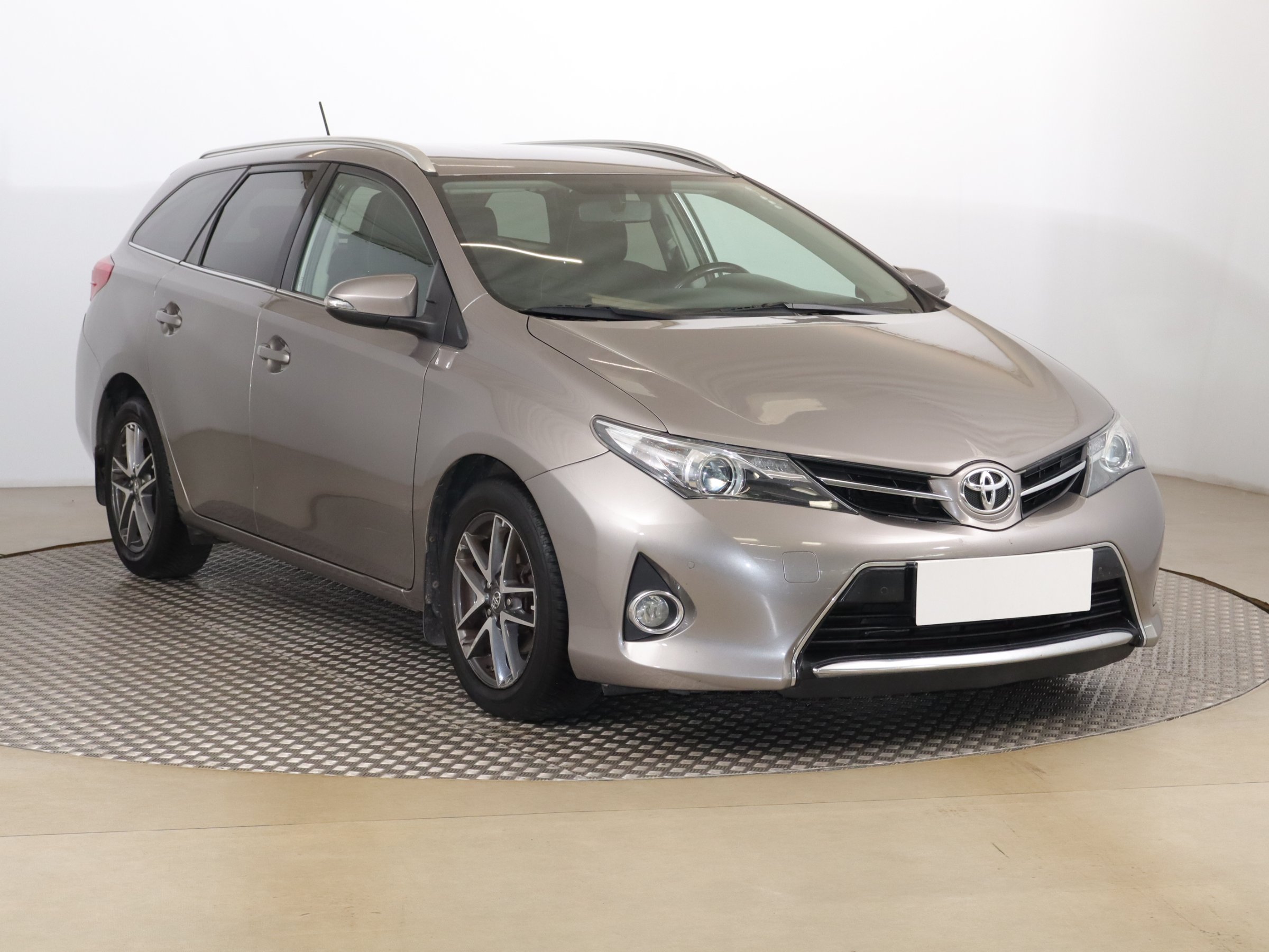 Toyota Auris 1.4 D-4D Wagon 2014 - 1