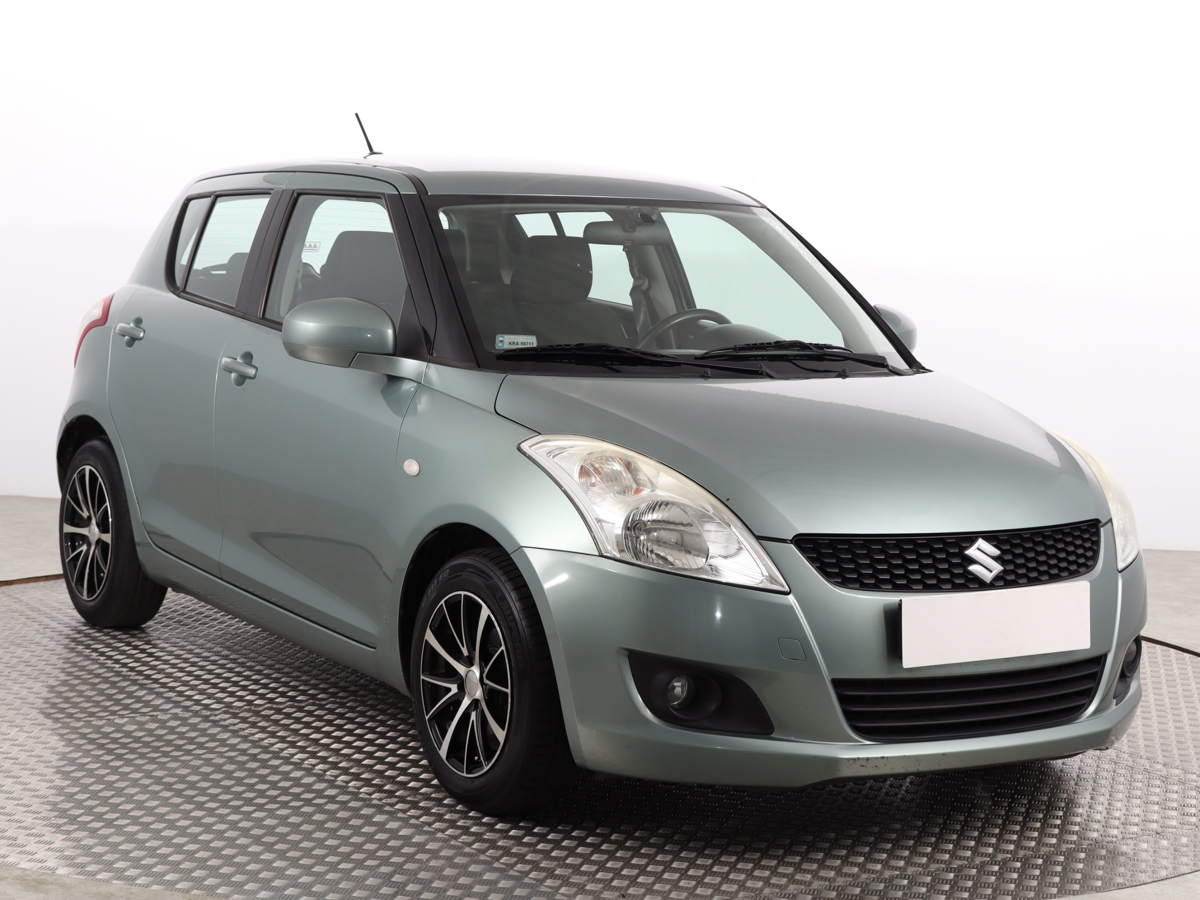 Suzuki Swift 1.3 VVT Hatchback 2012 - 1