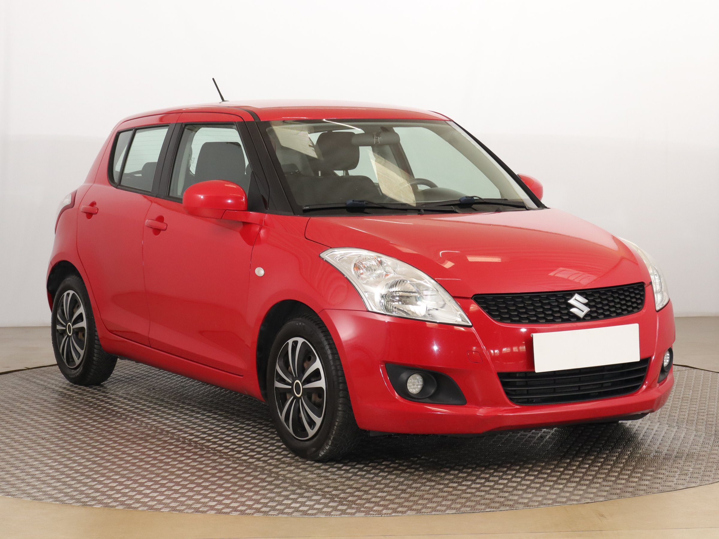 Suzuki Swift 1.3 VVT Hatchback 2012 - 1