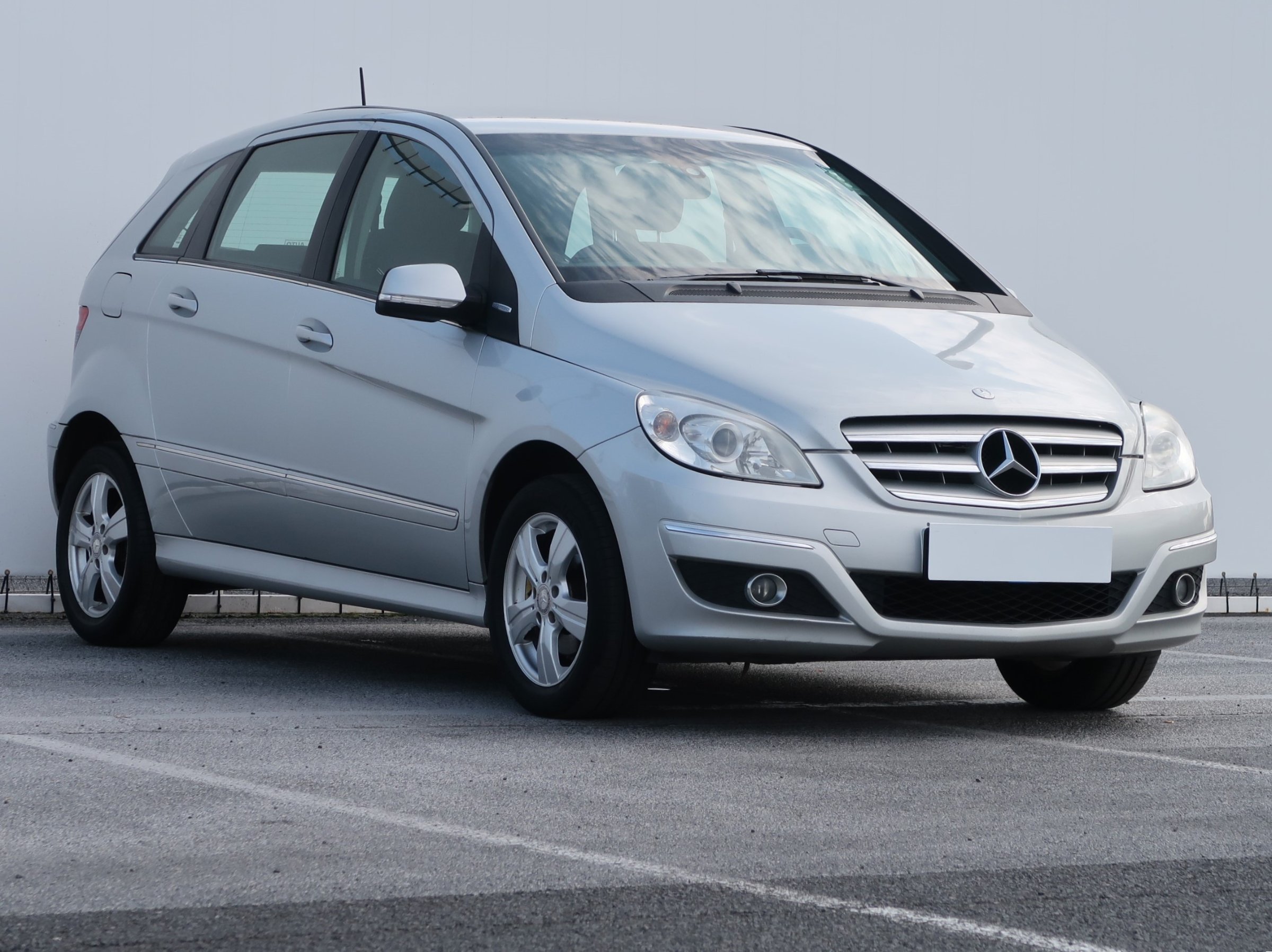 Mercedes-Benz B 180 NGT MVP 2011 - 1