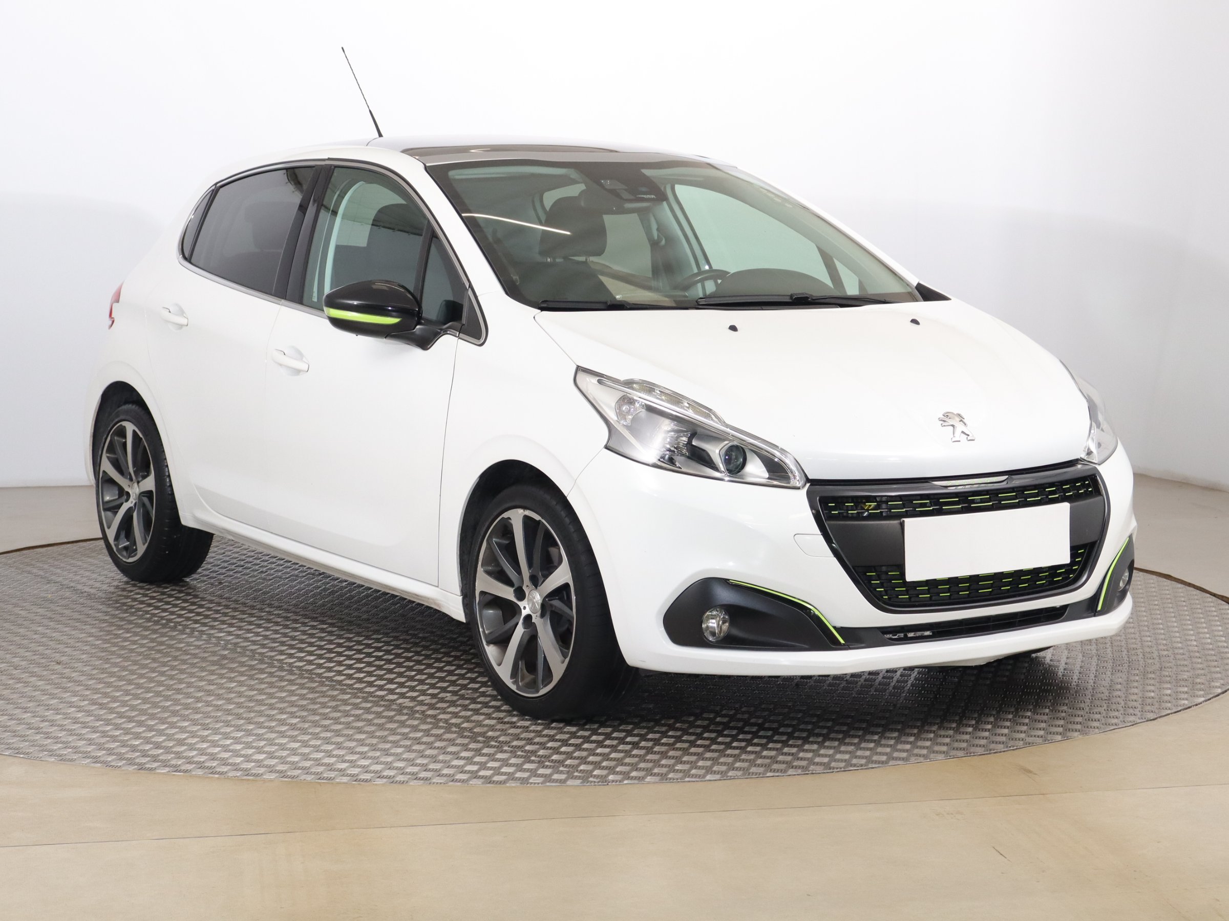 Peugeot 208 1.2 PureTech Hatchback 2017 - 1