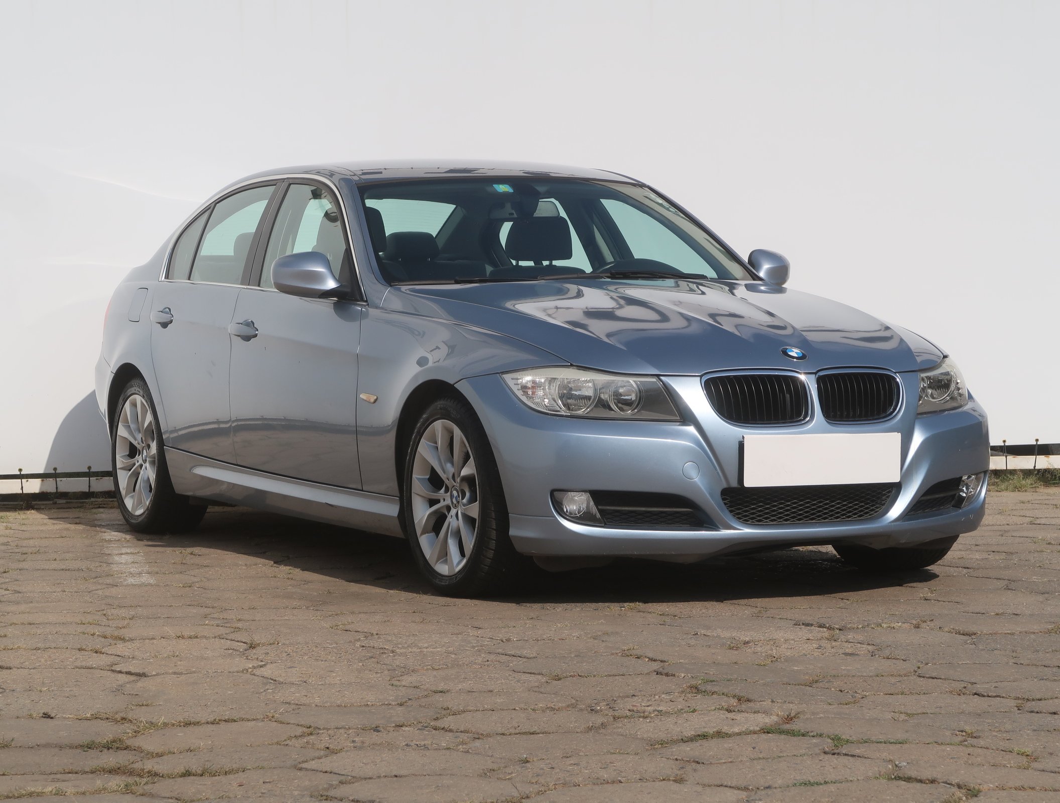 BMW 3 320i Sedan 2009 - 1