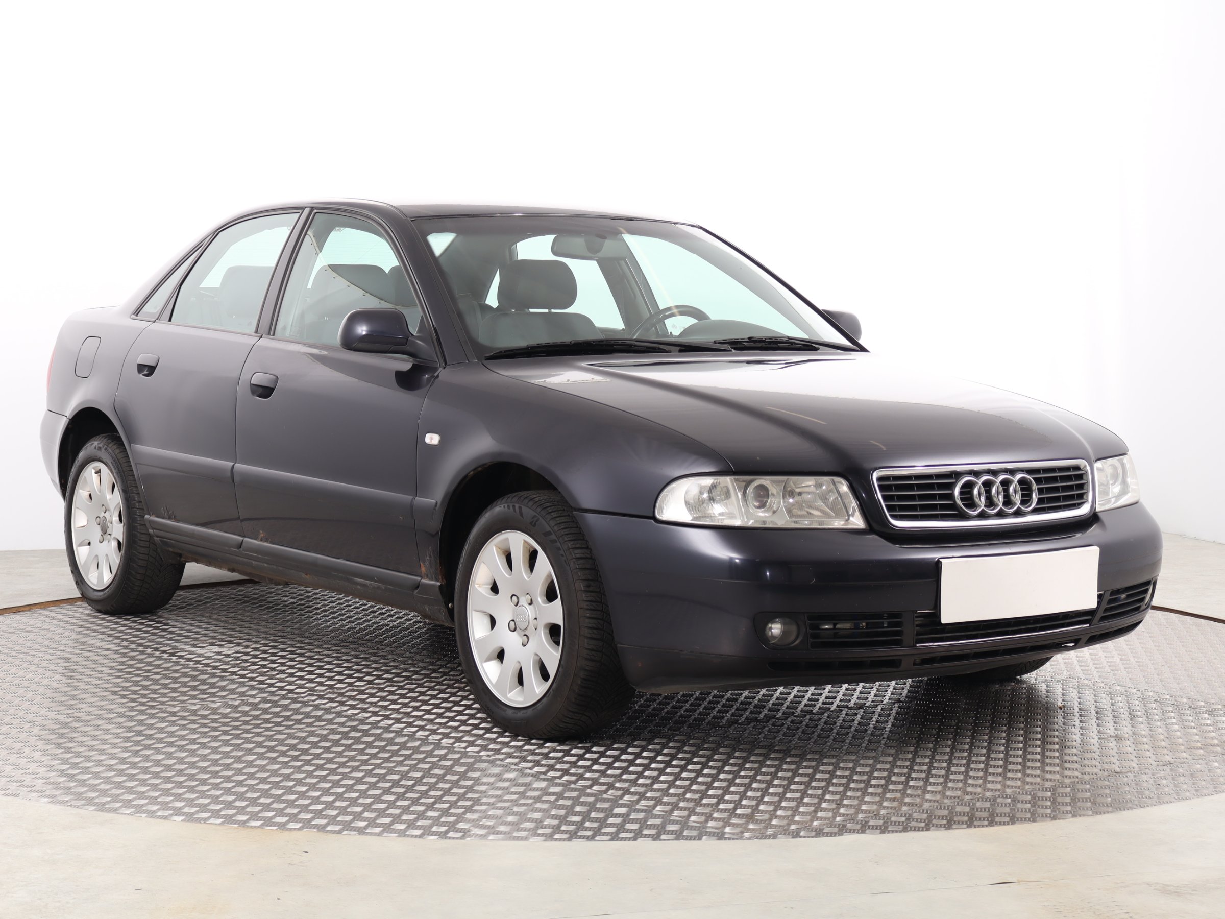 Audi A4 1.9 TDI Sedan 2000 - 1