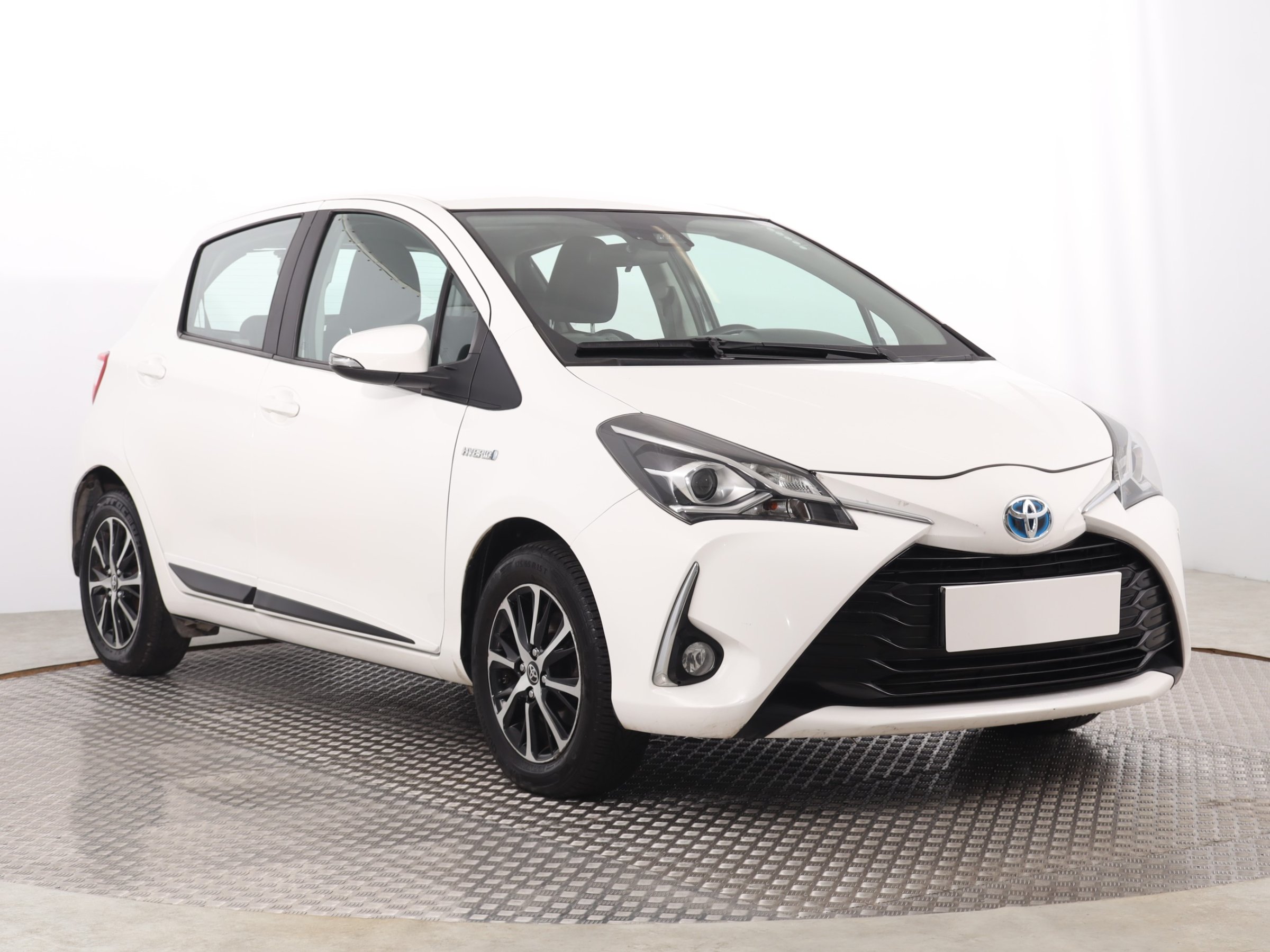 Toyota Yaris 1.5 VVT-i Hybrid Hatchback 2018 - 1