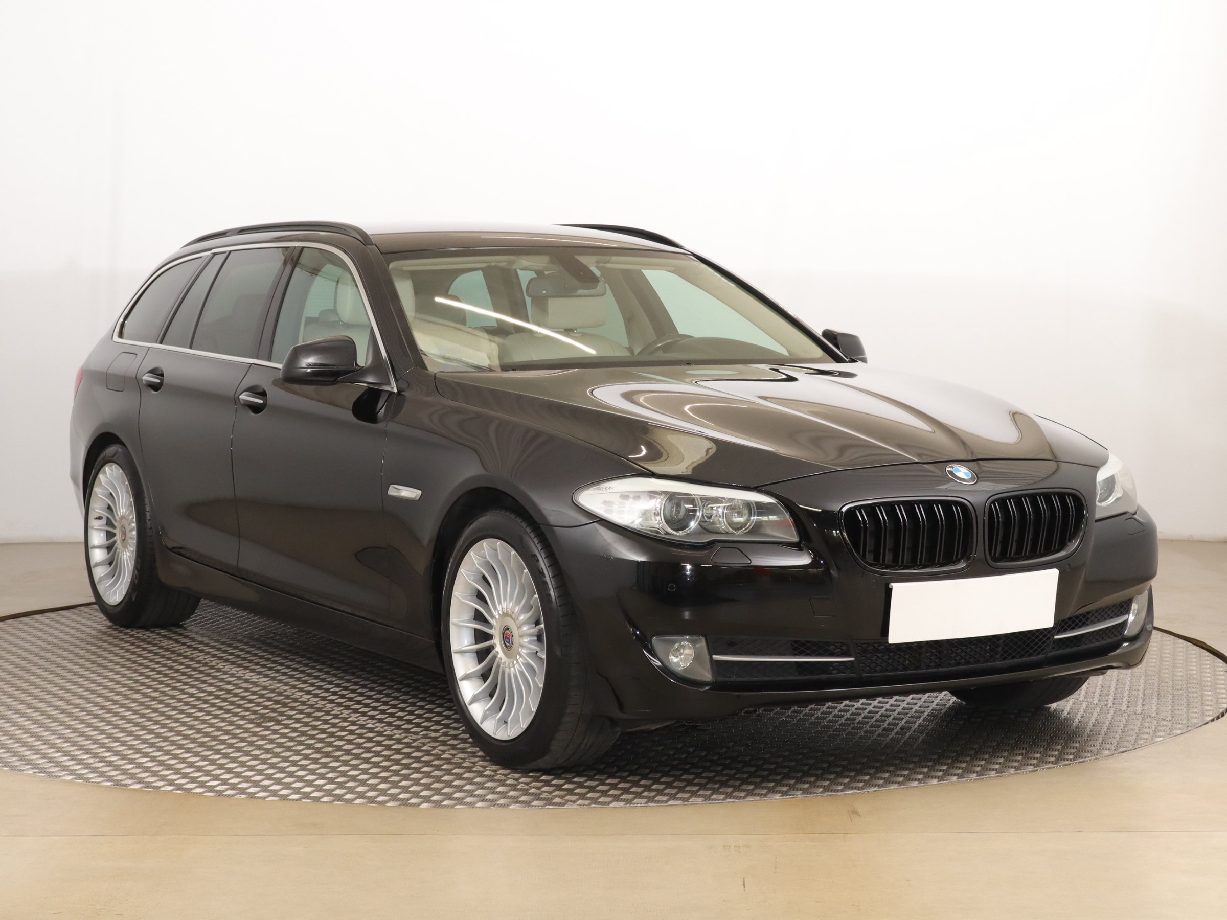 BMW 5 528i Wagon 2011 - 1