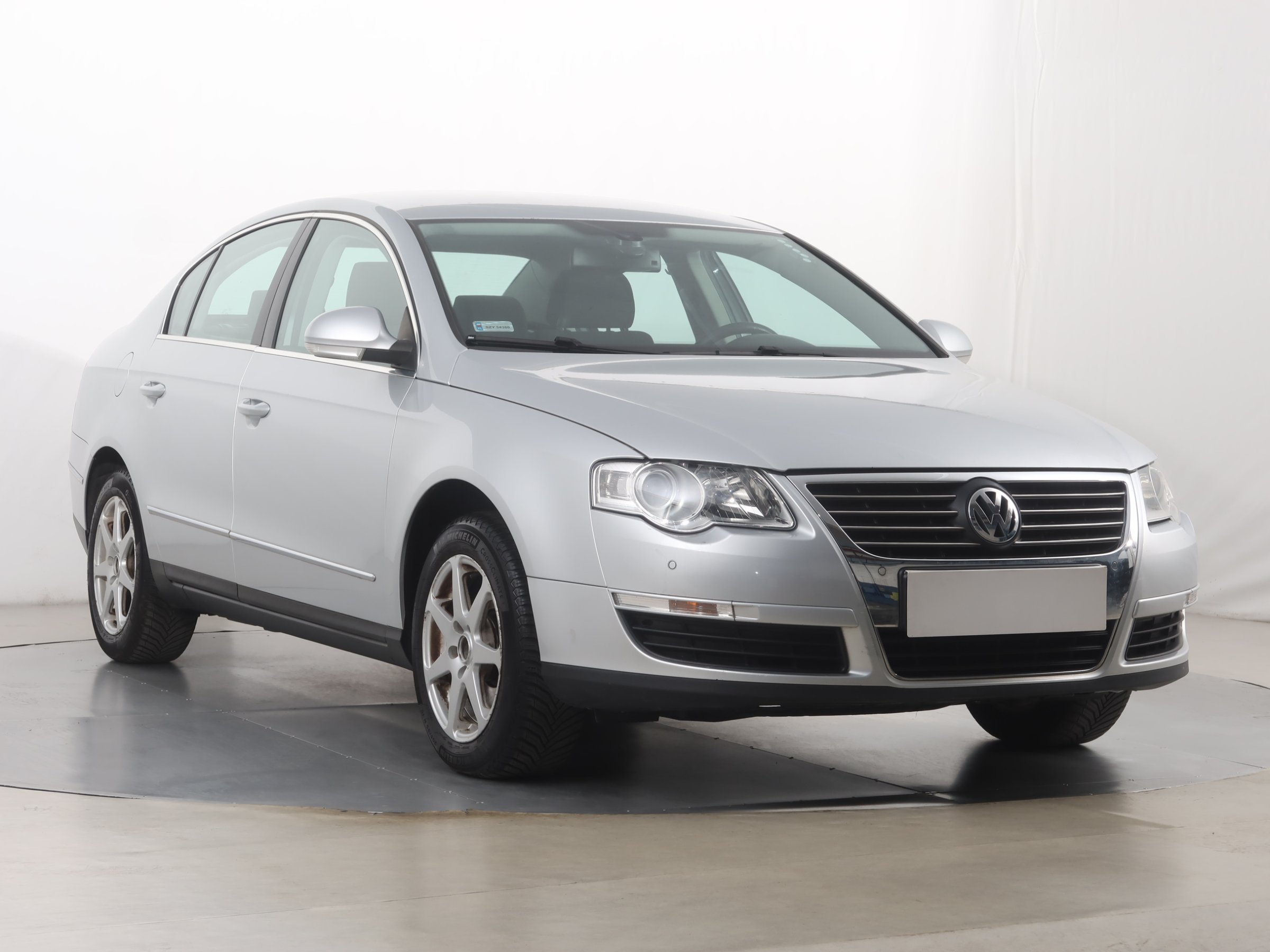 Volkswagen Passat 1.6 FSI Sedan 2005 - 1