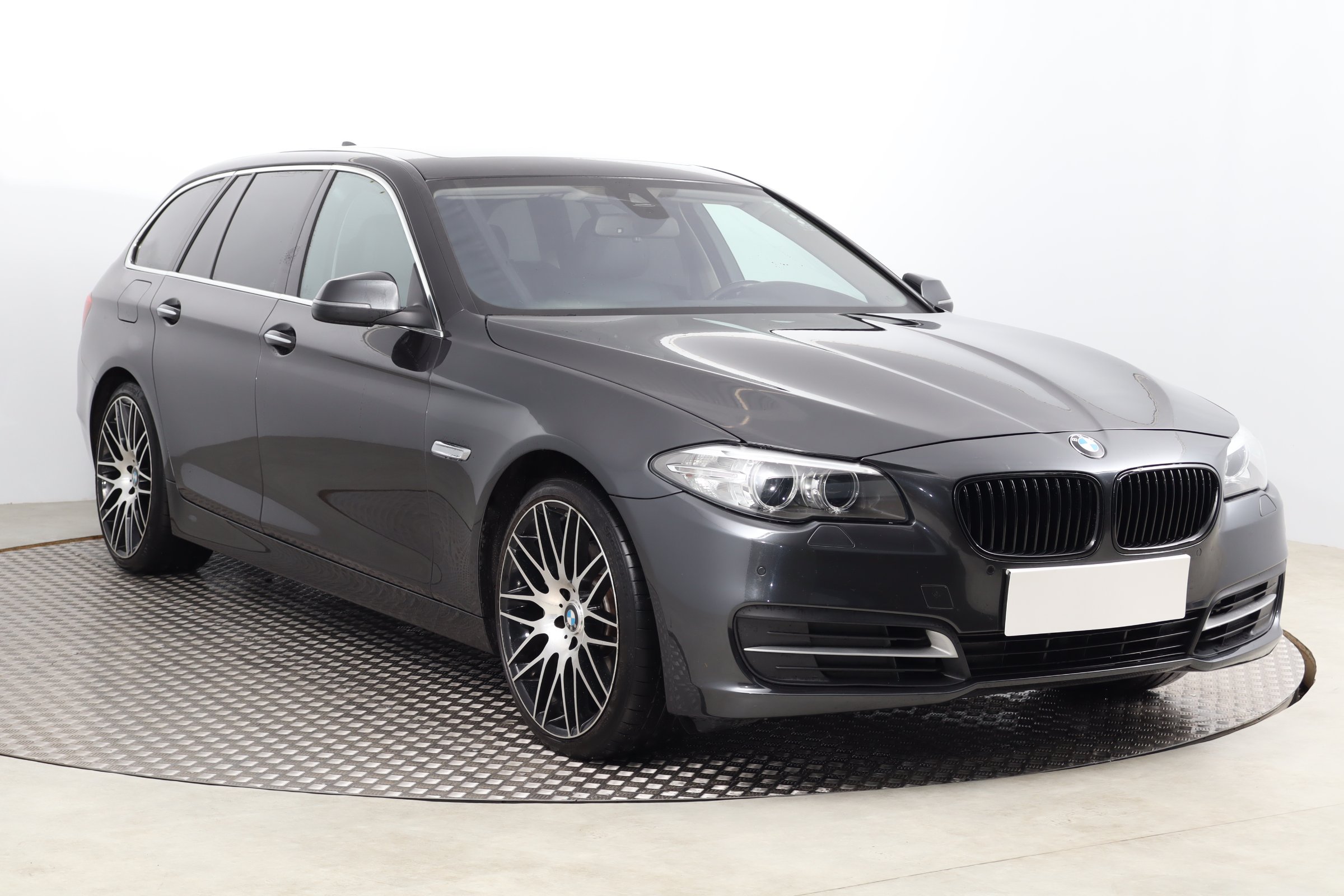 BMW 5 530d xDrive Kombi 2015 - 1