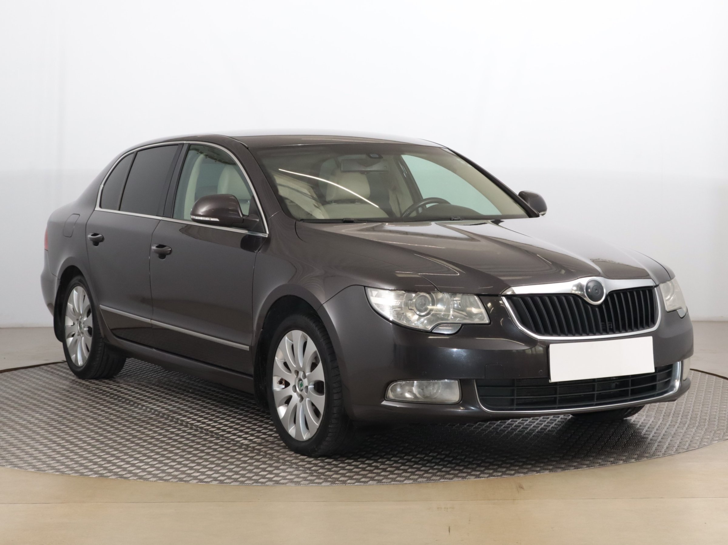 Skoda Superb 2.0 TDI Sedan 2009 - 1