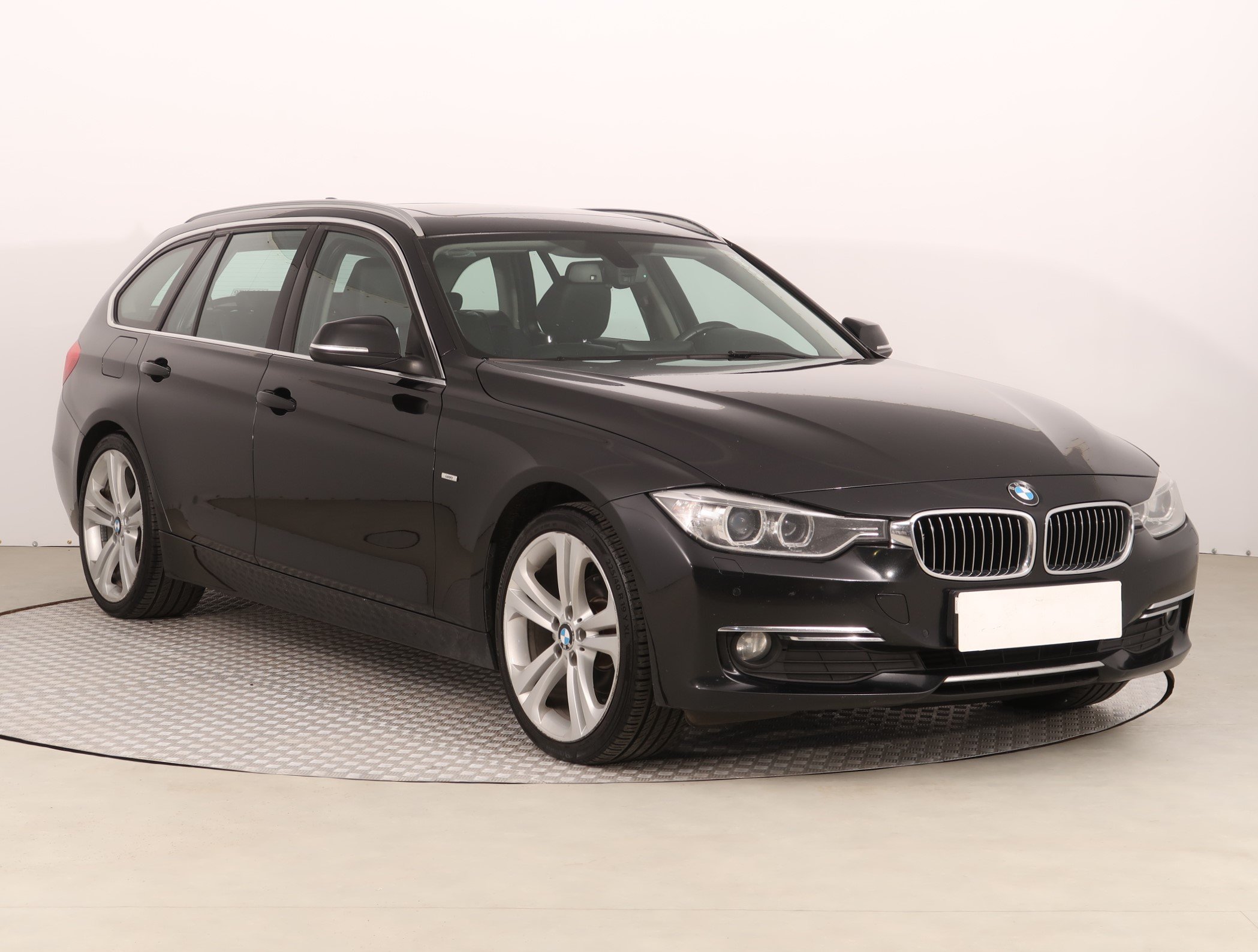 BMW 3 318d xDrive Wagon 2013 - 1