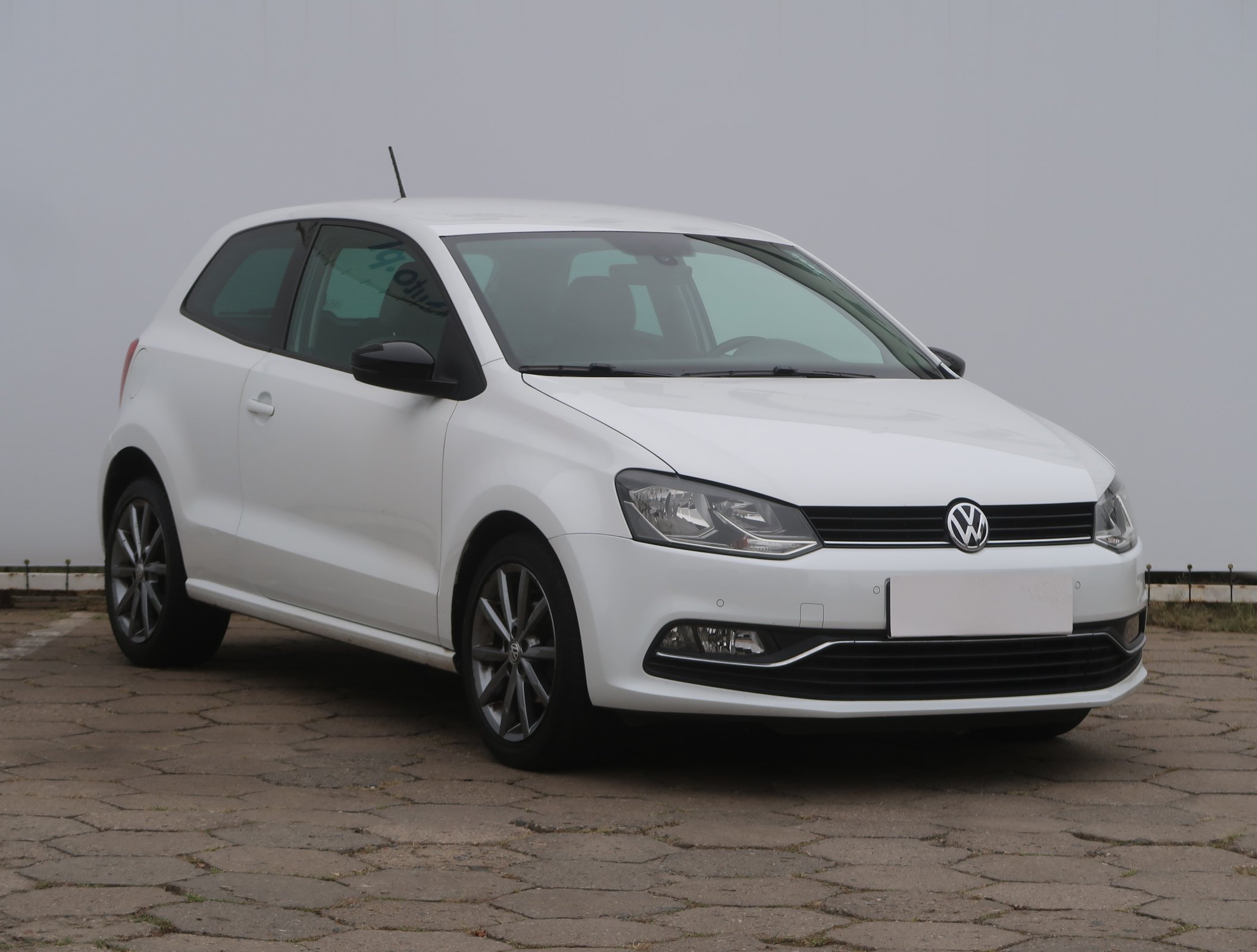 Volkswagen Polo 1.2 TSI Hatchback 2015 - 1