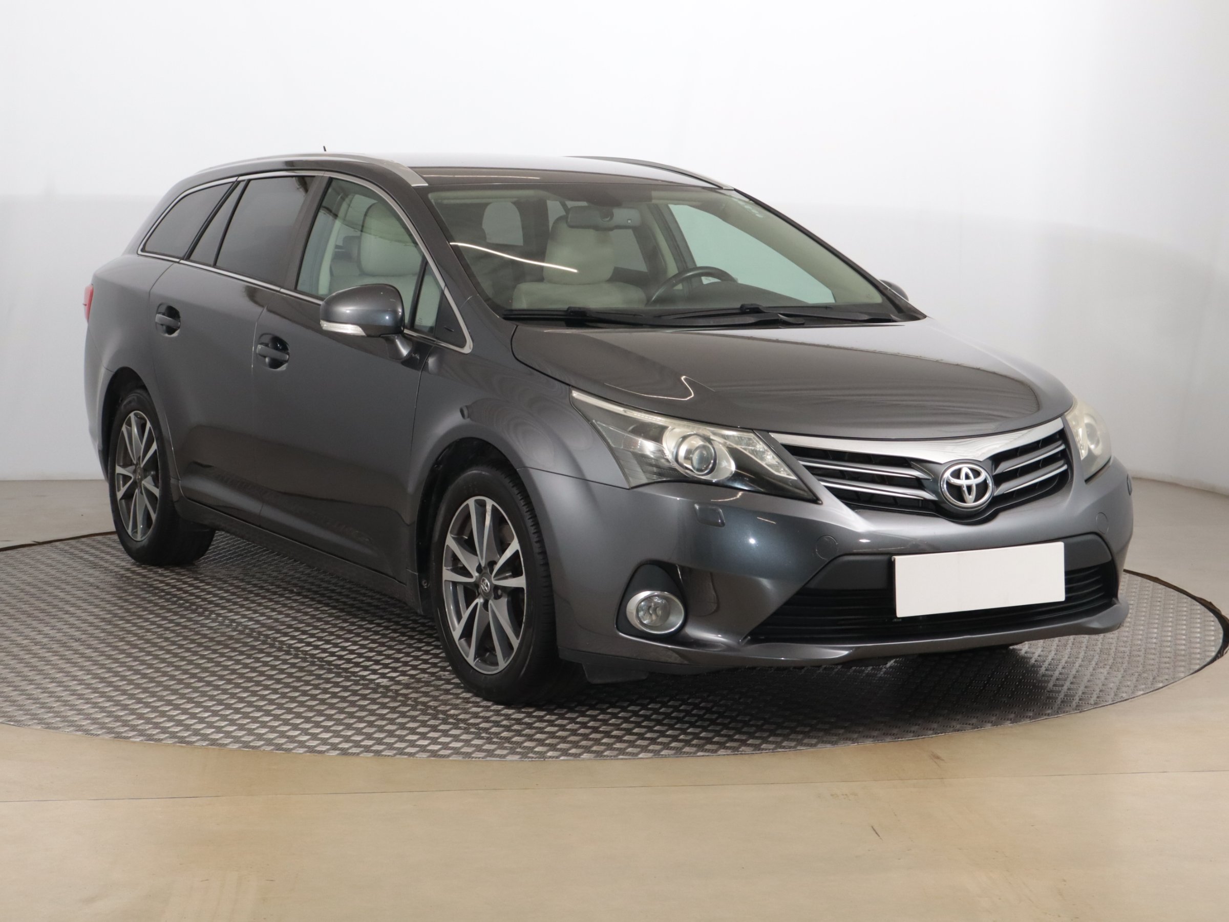 Toyota Avensis 2.2 D-4D Wagon 2013 - 1