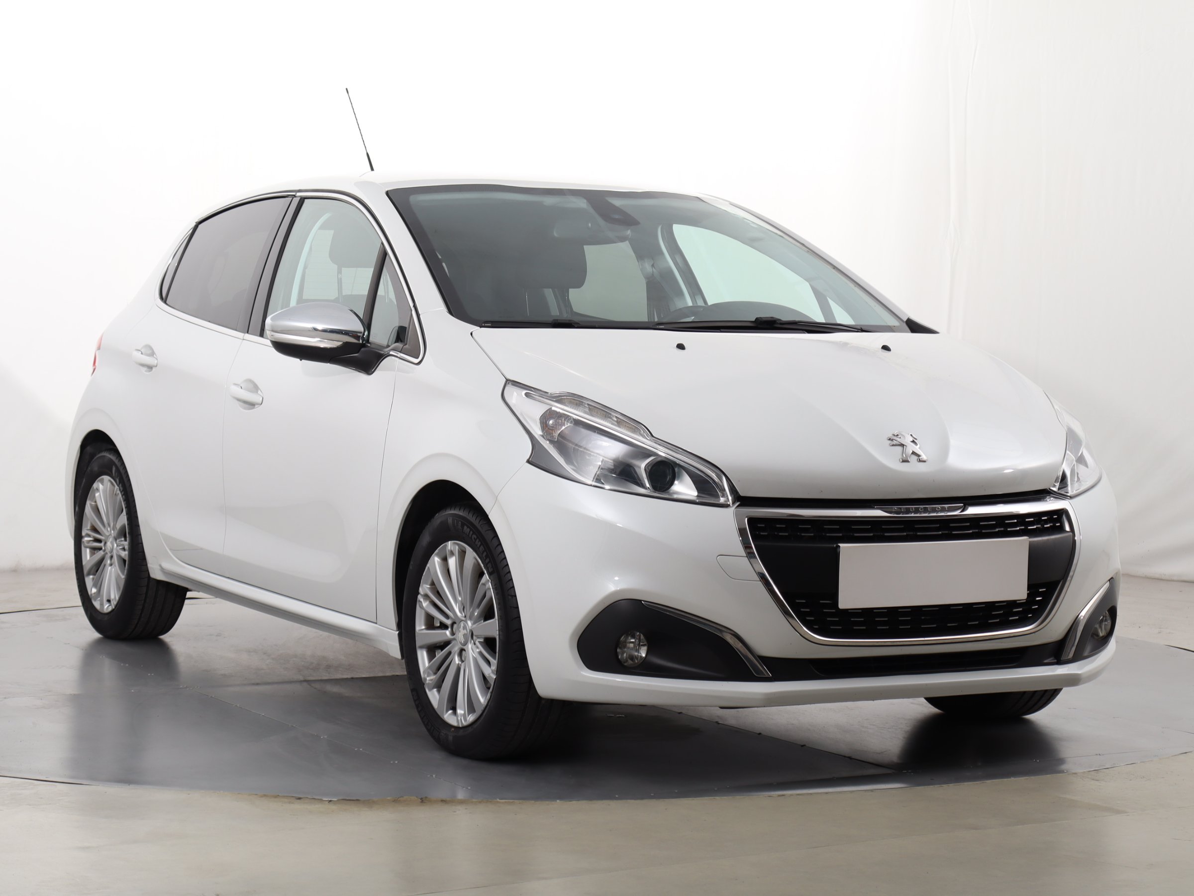 Peugeot 208 1.2 PureTech Hatchback 2017 - 1