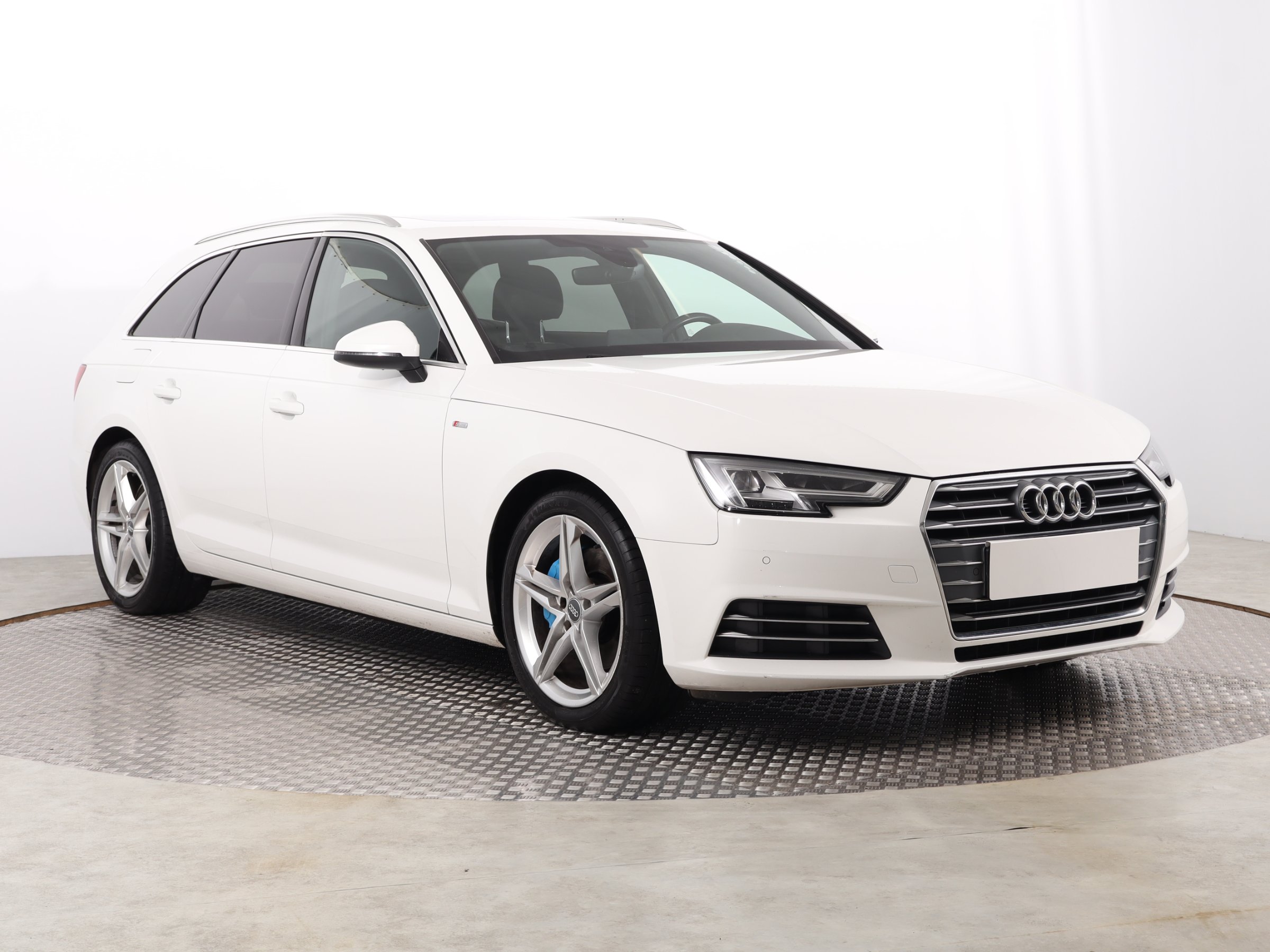 Audi A4 S line 2.0 TDI Wagon 2017 - 1