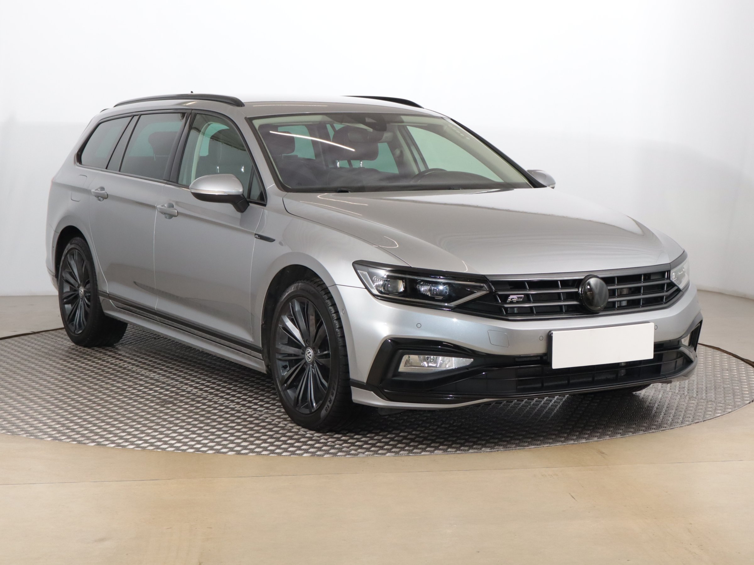 Volkswagen Passat R-Line 2.0 TDI BlueMotion Wagon 2020 - 1