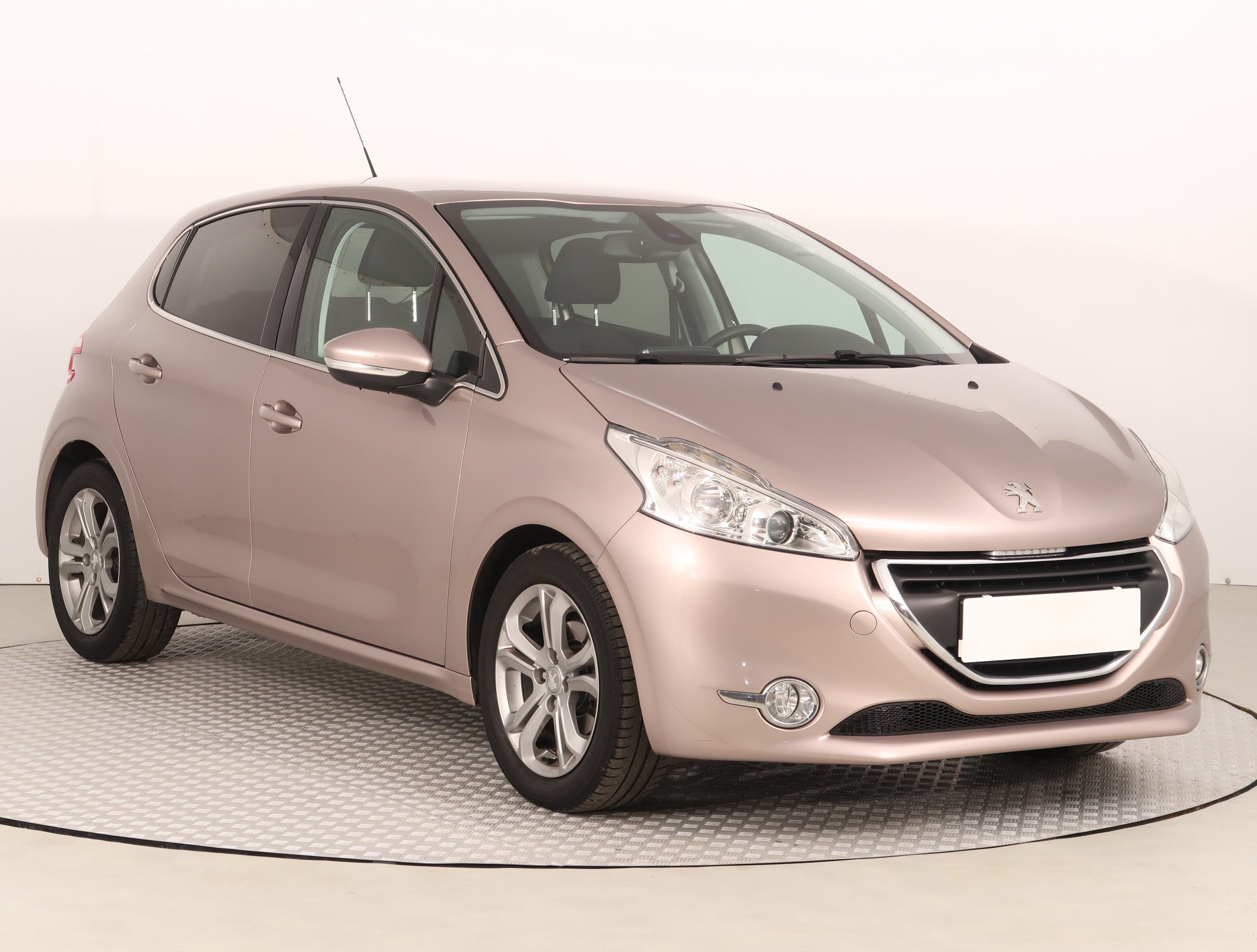 Peugeot 208 1.2 PureTech Hatchback 2014 - 1