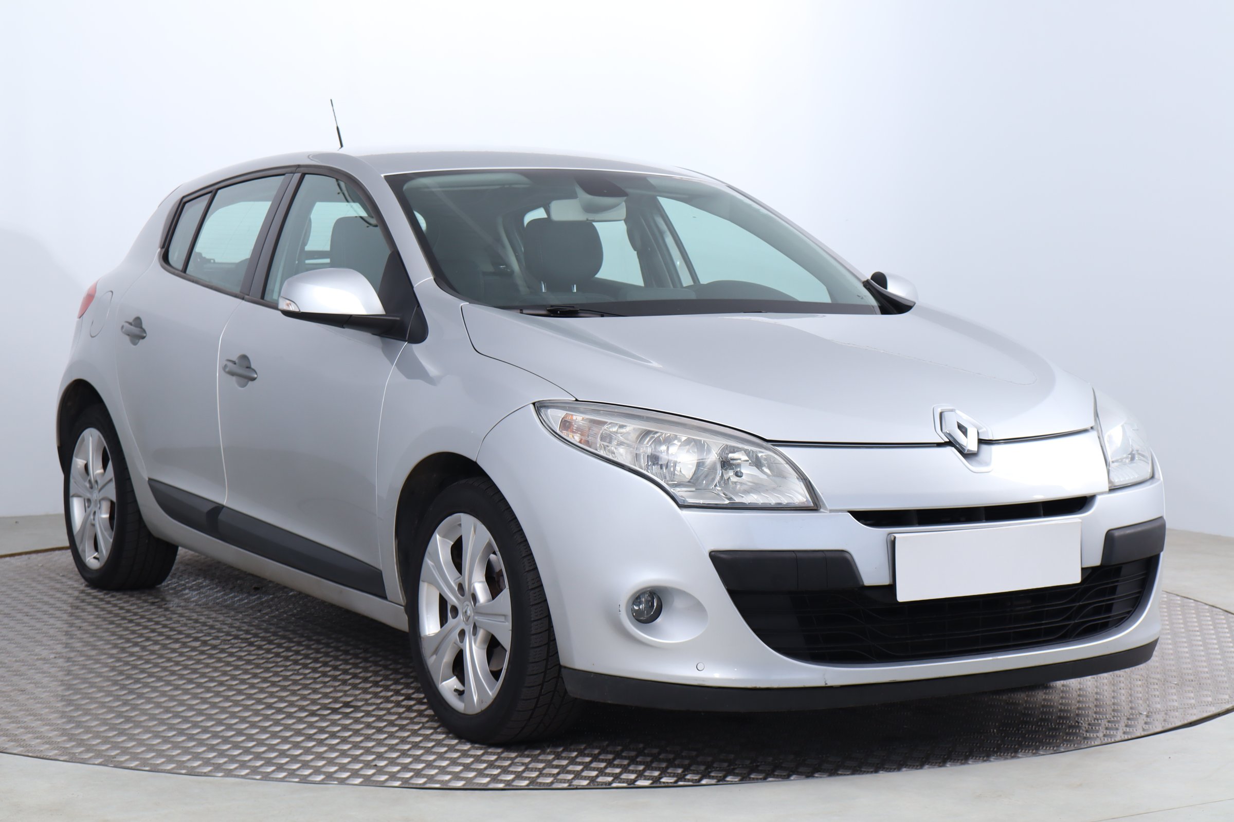 Renault Megane 2.0 MPI Hatchback 2010 - 1