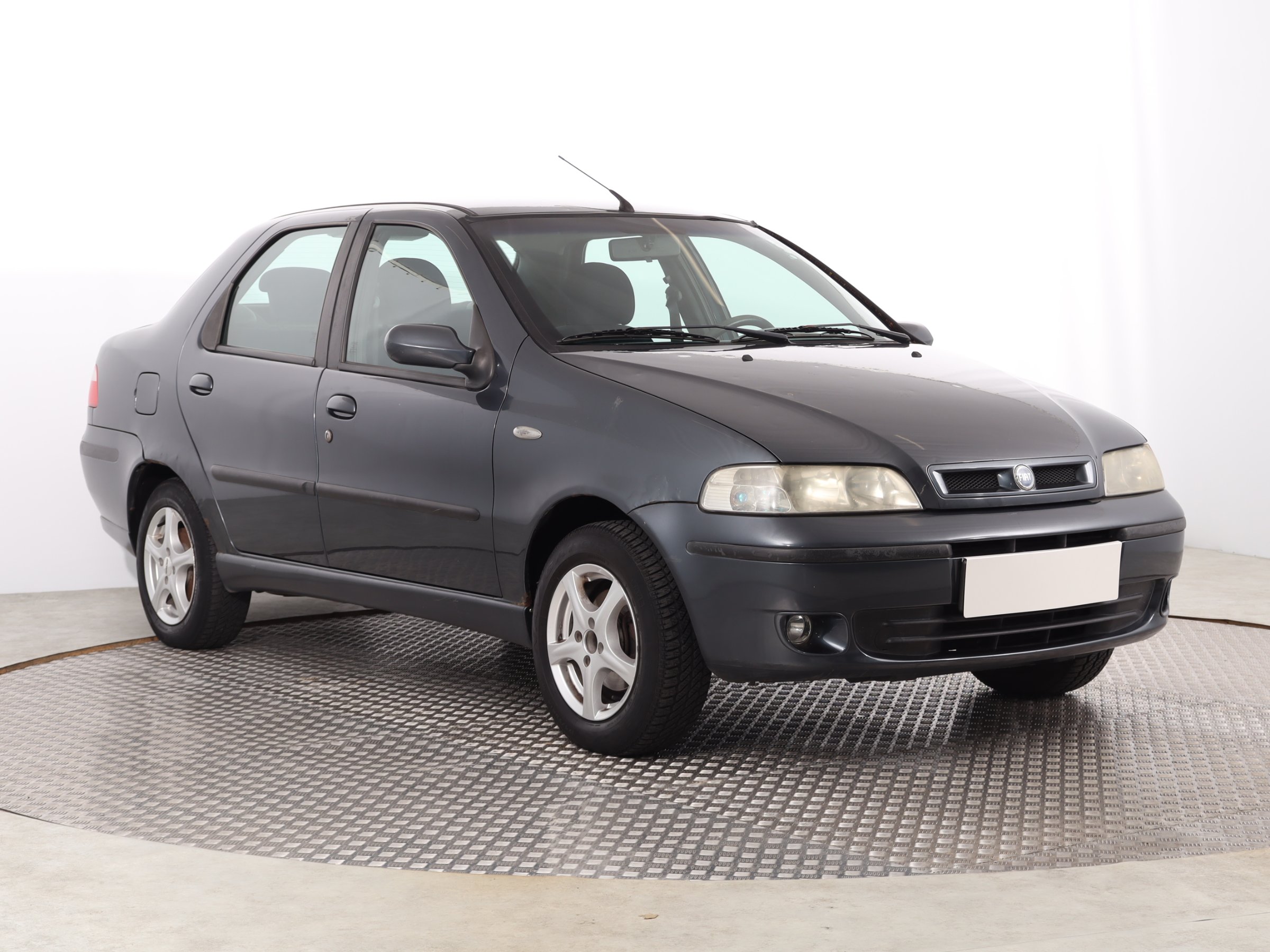 Fiat Albea 1.2 MPI Sedan 2003 - 1