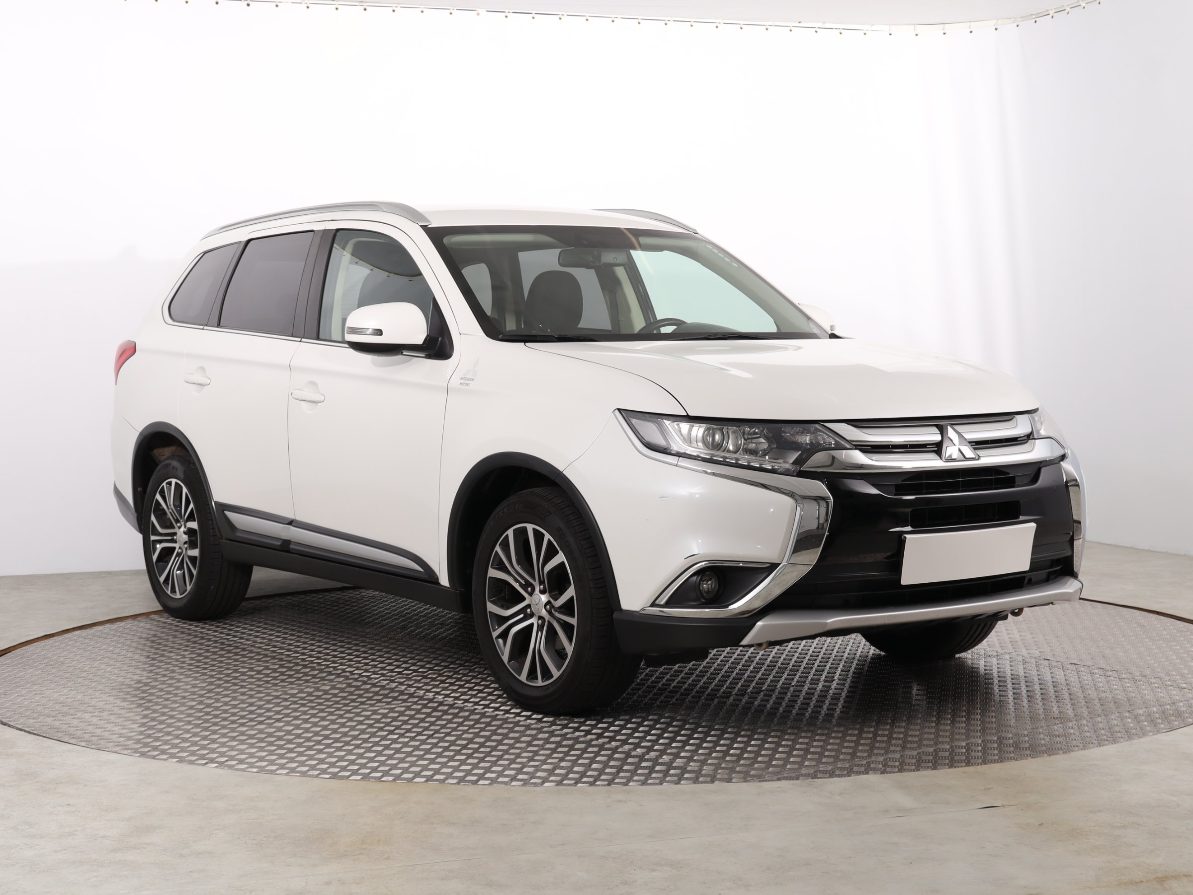 Mitsubishi Outlander 2.0 MIVEC ClearTec 4WD SUV 2016 - 1