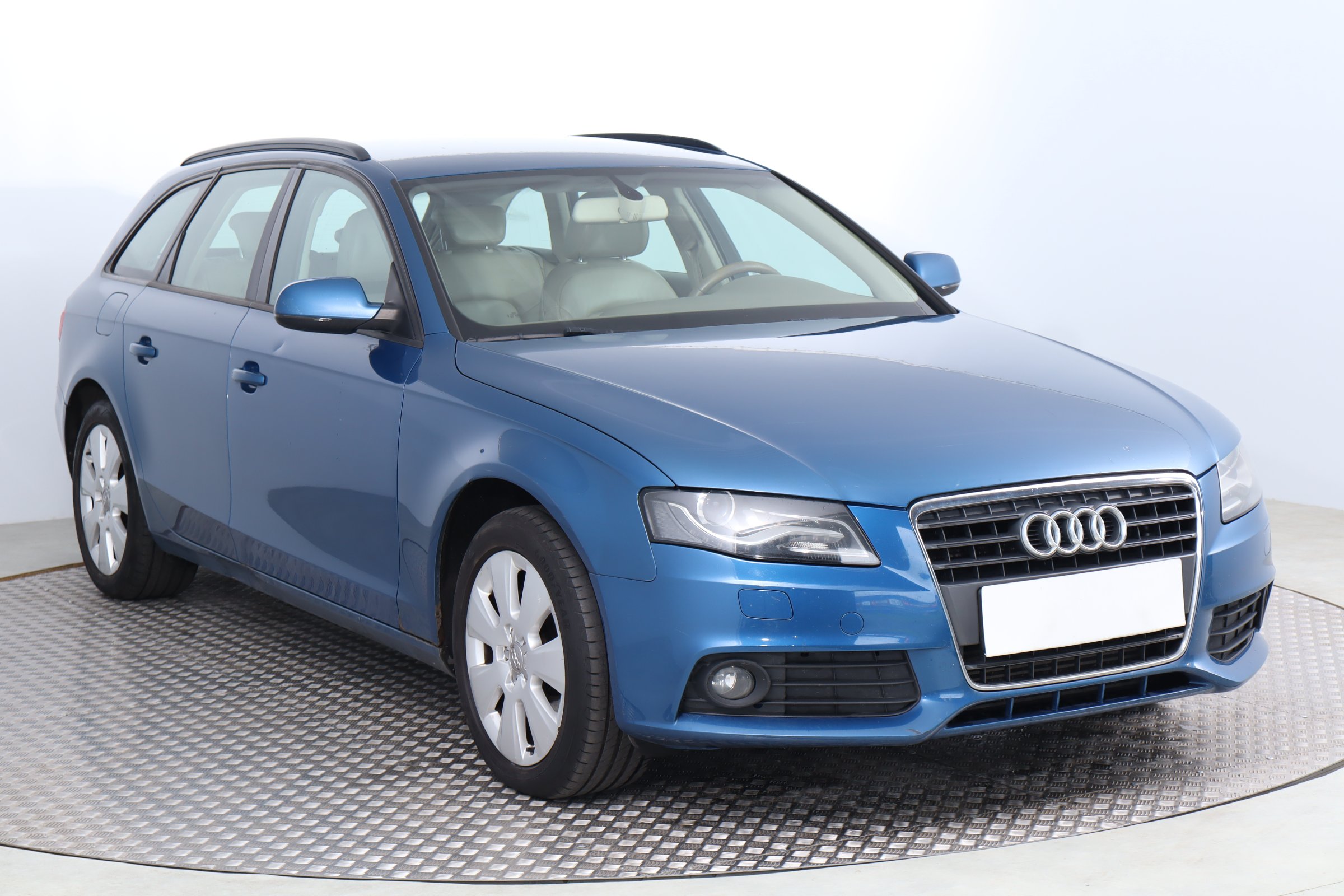 Audi A4 2.0 TDI Kombi 2010 - 1