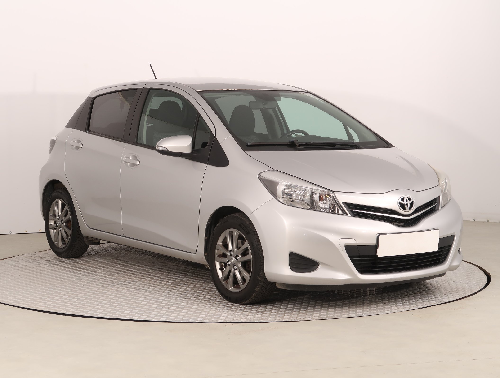 Toyota Yaris 1.33 Dual VVT-i Hatchback 2014 - 1