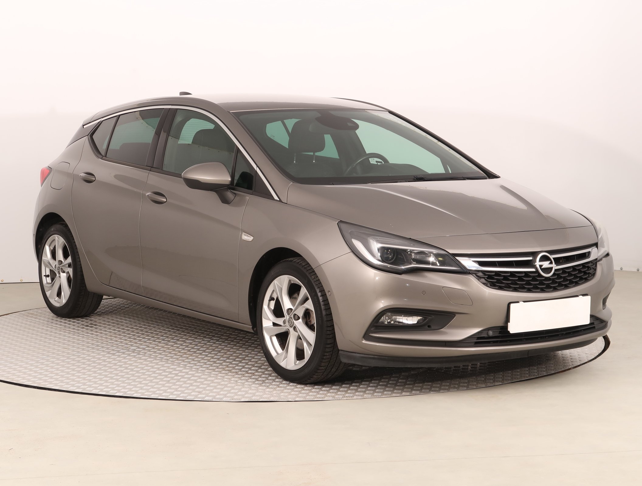 Opel Astra 1.6 SIDI Turbo Hatchback 2016 - 1