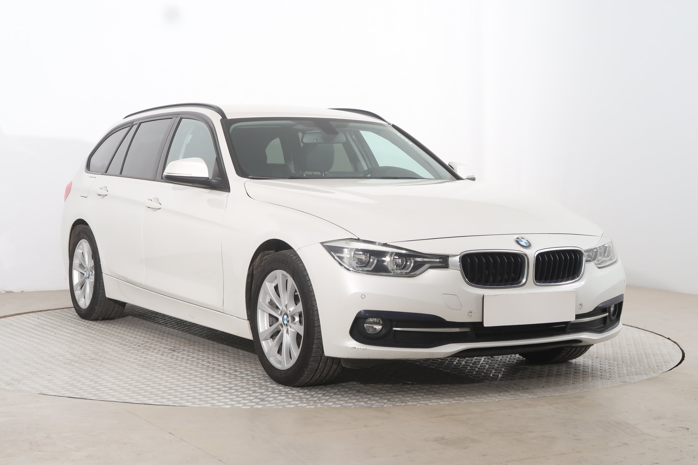 BMW 3 318d Wagon 2018 - 1