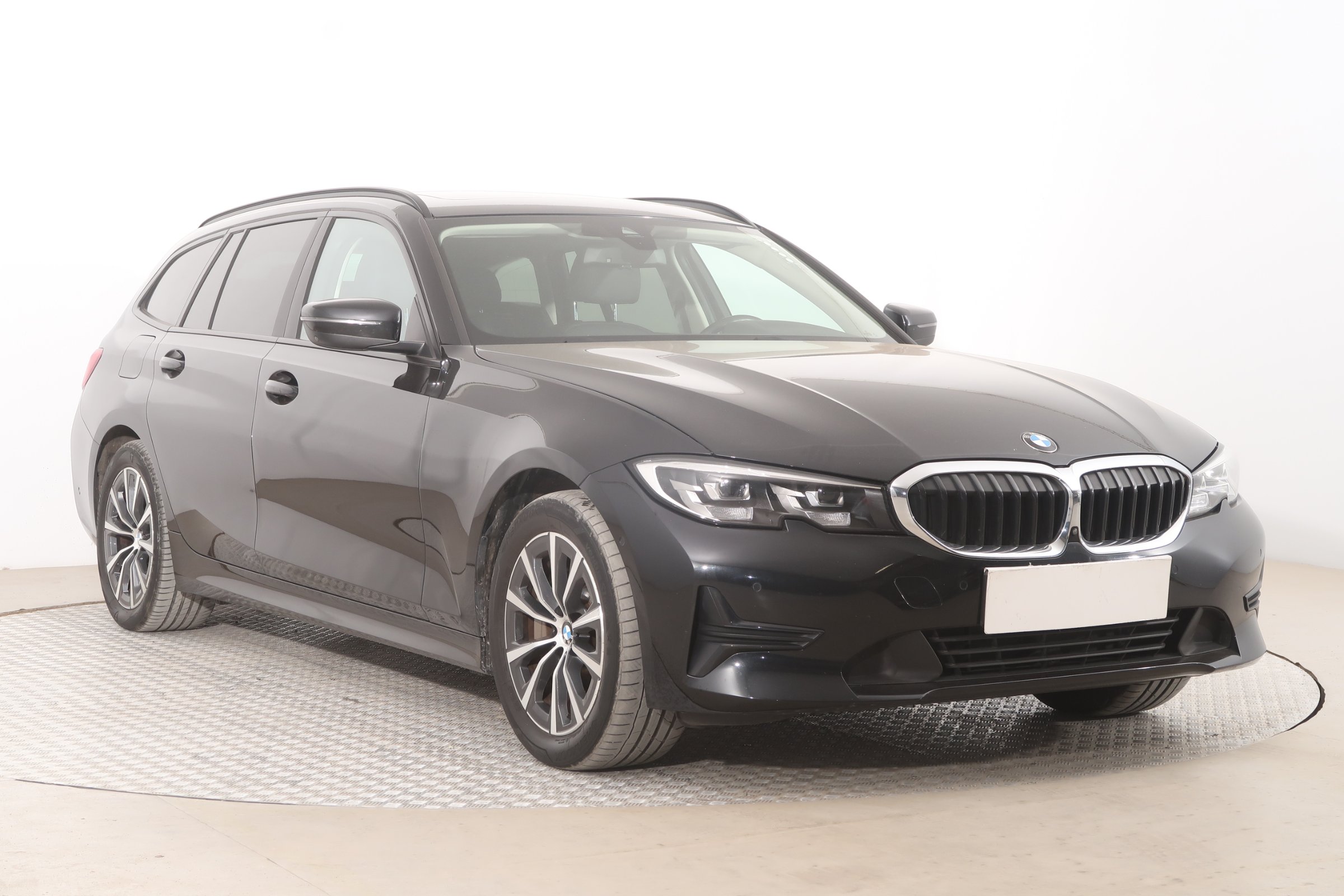 BMW 3 330e PHEV Wagon 2020 - 1